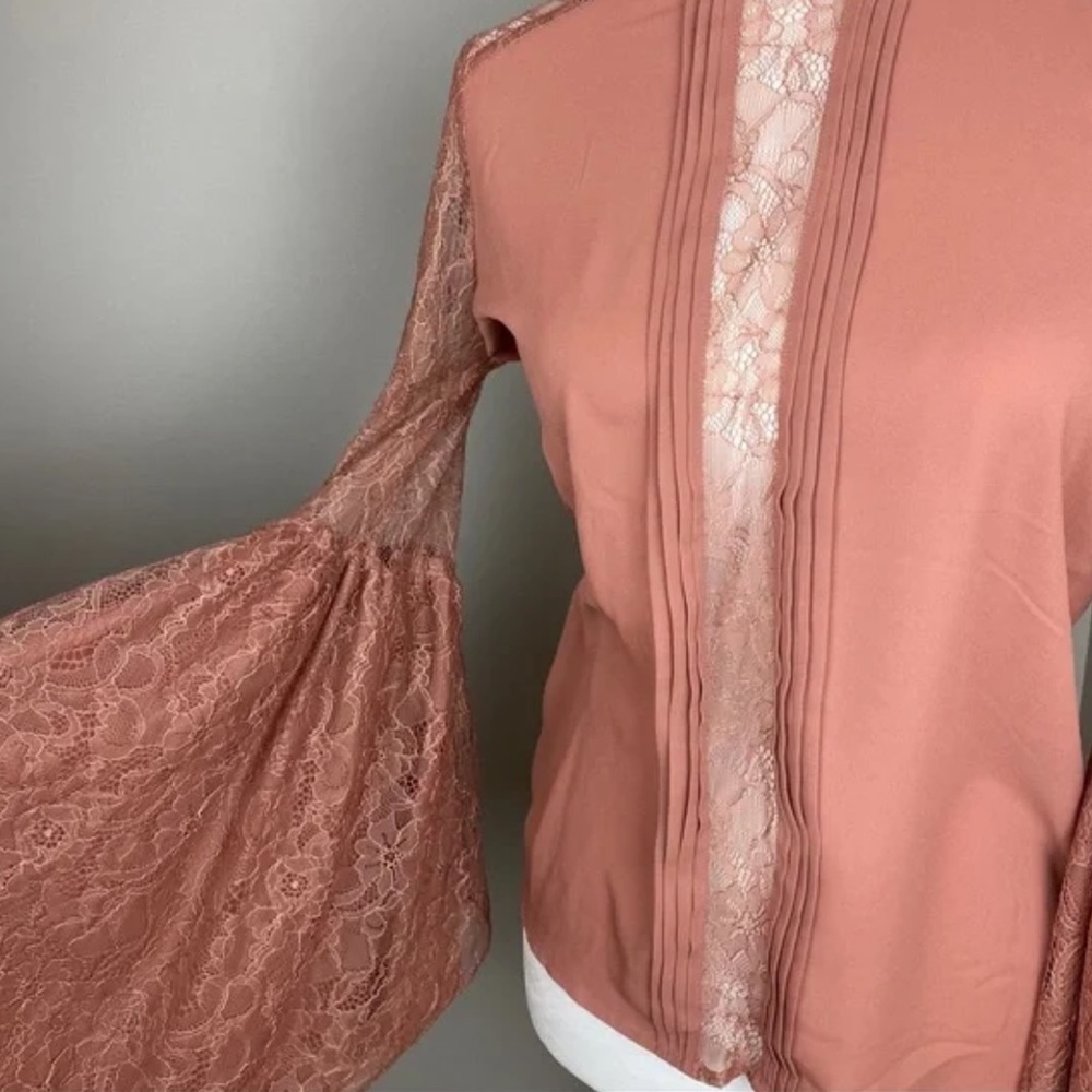 NWOT. Express Handkerchief Sleeve Lace Blouse Top Peach Pink. XS. - Picture 5 of 11